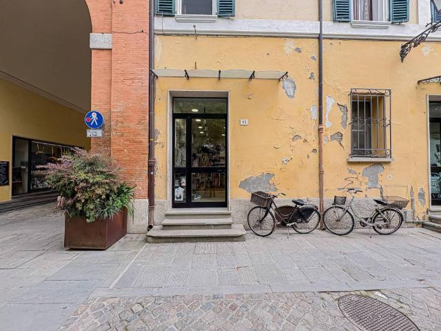 Locale Commerciale in vendita a Cervia, Reggio Emilia