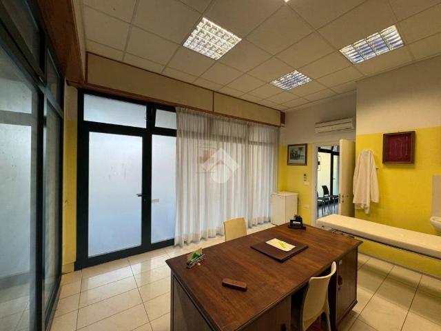 Locale Commerciale in vendita a Cervia, Reggio Emilia