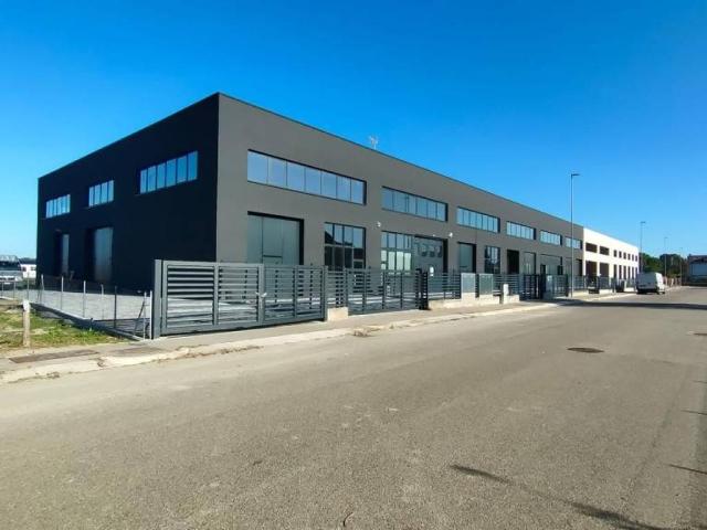 Locale Commerciale in vendita a Savio, Cervia