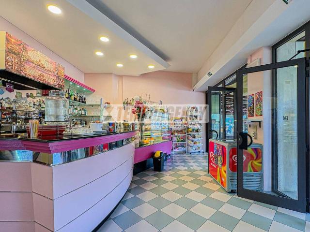 Locale Commerciale in vendita a Cervia, Reggio Emilia