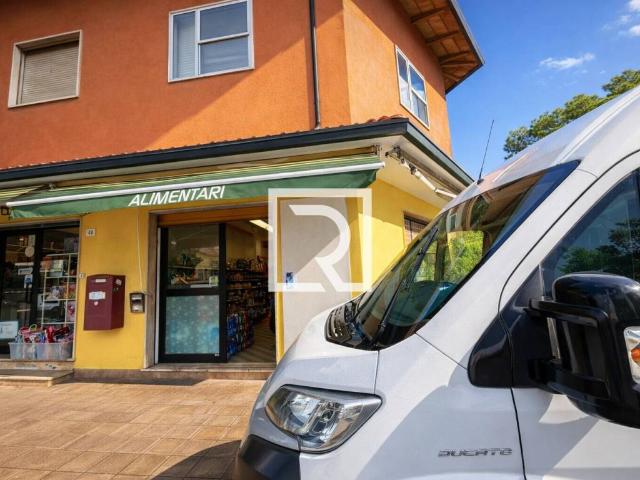 Locale Commerciale in vendita a Cervia, Reggio Emilia