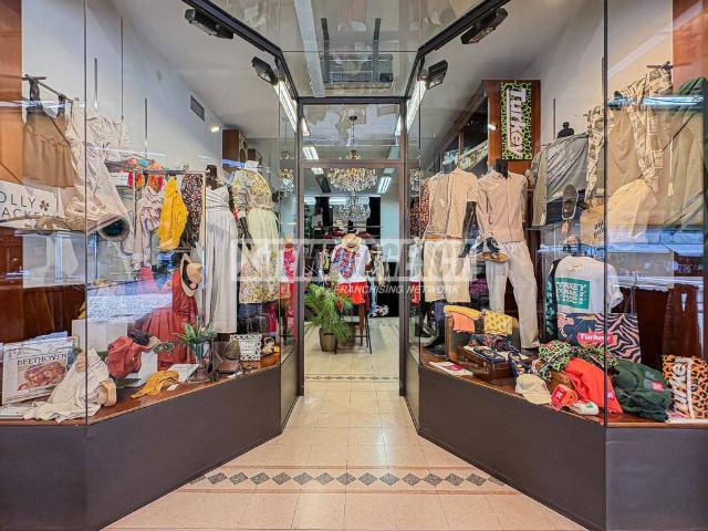 Locale Commerciale in vendita a Cervia, Reggio Emilia