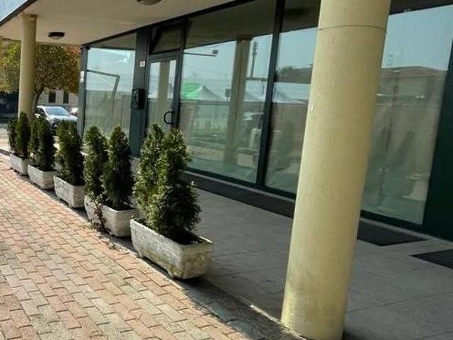 Locale Commerciale in vendita a Cervia, Reggio Emilia