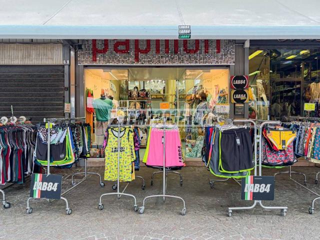 Locale Commerciale in vendita a Cervia, Reggio Emilia