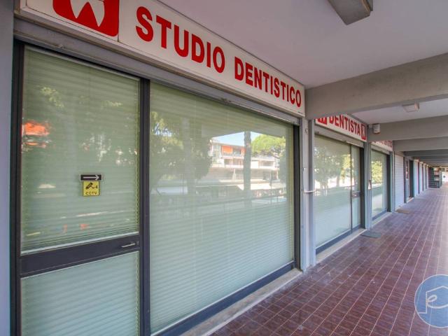 Locale Commerciale in vendita a Cervia, Reggio Emilia