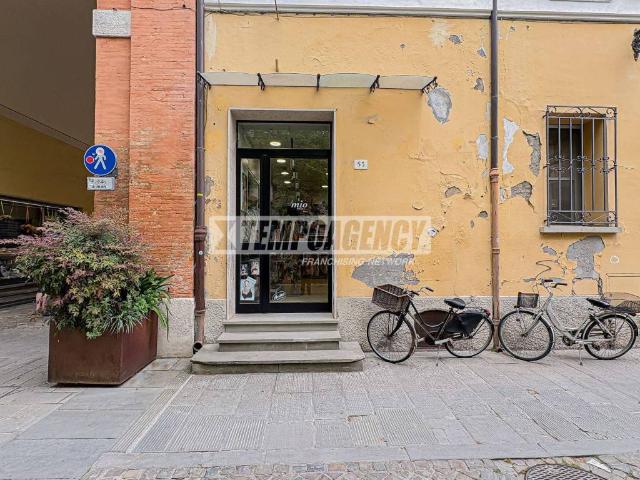 Locale Commerciale in vendita a Cervia, Reggio Emilia