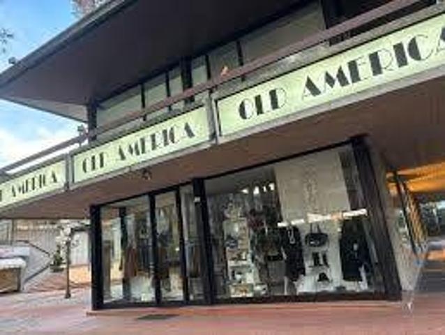 Locale Commerciale in vendita a Milano Marittima, Cervia