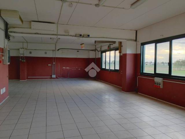 Locale Commerciale in vendita a Castiglione di Cervia, Cervia