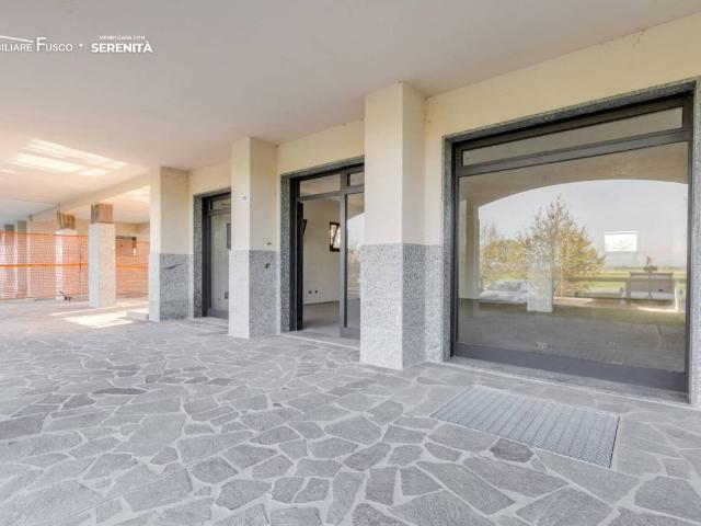 Locale Commerciale in vendita a Cervignano D'adda, Lombardia