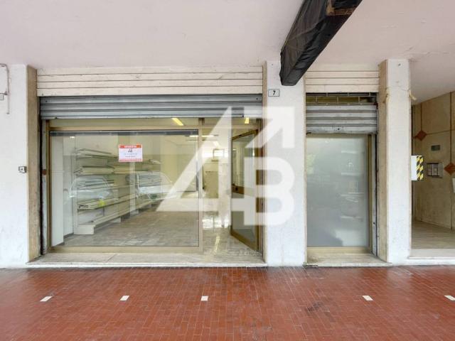 Locale Commerciale in vendita a Cervignano Del Friuli, Friuli-Venezia Giulia