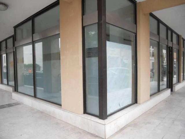 Locale Commerciale in vendita a Cervignano Del Friuli, Friuli-Venezia Giulia