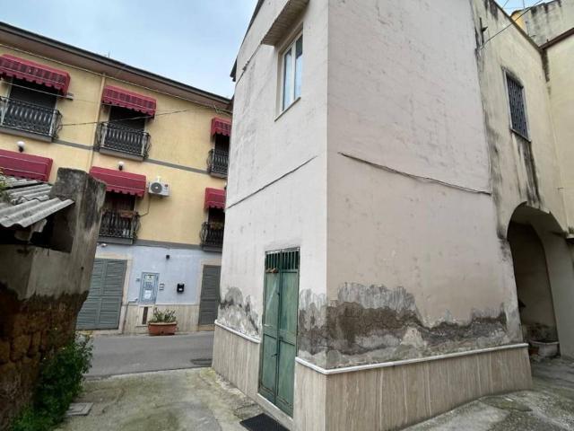 Locale Commerciale in vendita a Cesa, Campania