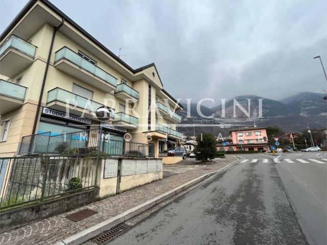 Locale Commerciale in vendita a Cesana Brianza, Lombardia