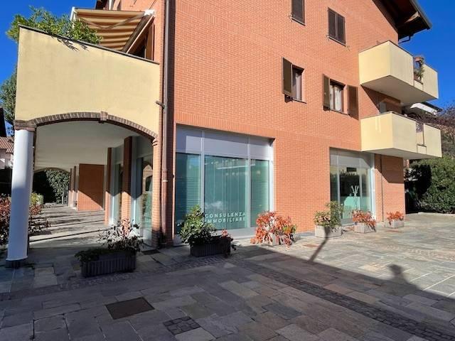 Locale Commerciale in vendita a Quartiere Pasubio, Cesano Boscone