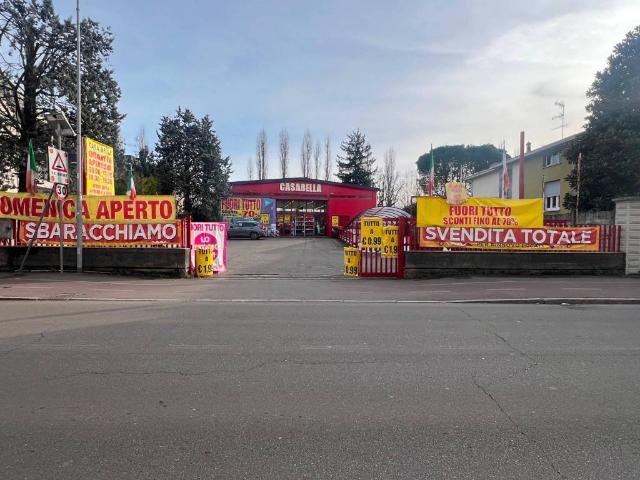 Locale Commerciale in vendita a Liate, Cesano Maderno