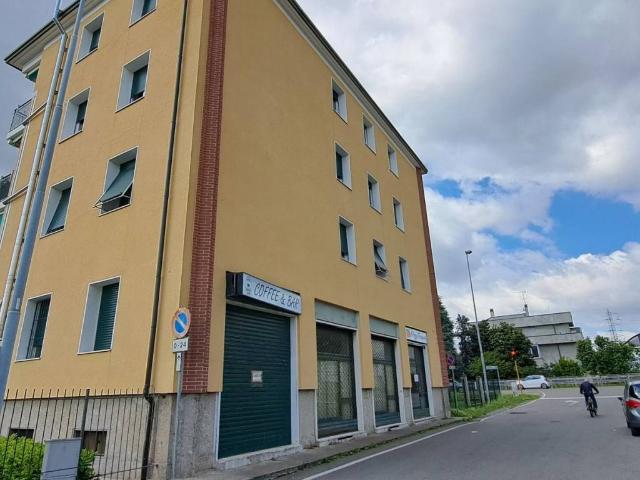 Locale Commerciale in vendita a Cesano Maderno, Lombardia