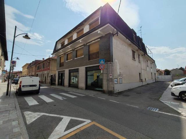 Locale Commerciale in vendita a Villaggio Ina Casa, Cesate