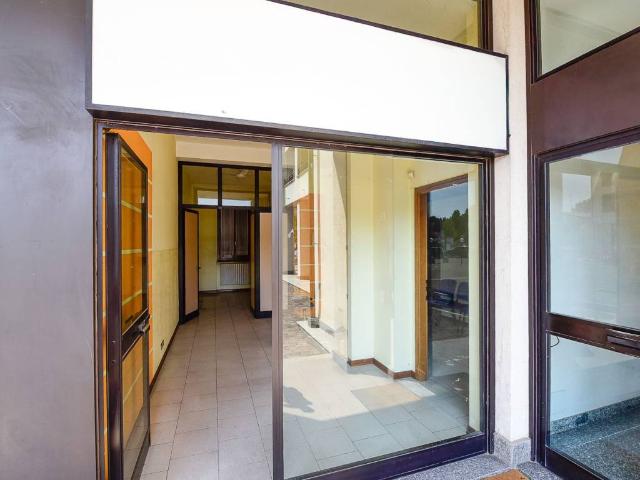 Locale Commerciale in vendita a Cesate, Lombardia