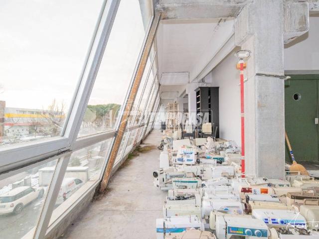 Locale Commerciale in vendita a Unione dei comuni Valle del Savio, Cesenà