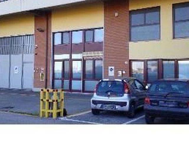 Locale Commerciale in vendita a Unione dei comuni Valle del Savio, Cesenà