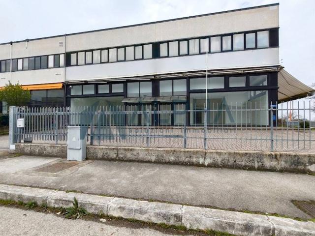 Locale Commerciale in vendita a Unione dei comuni Valle del Savio, Cesenà