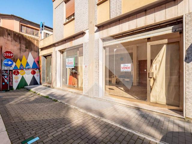 Locale Commerciale in vendita a Unione dei comuni Valle del Savio, Cesenà