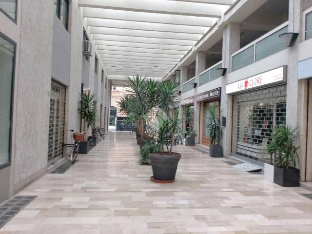 Locale Commerciale in vendita a Unione dei comuni Valle del Savio, Cesenà