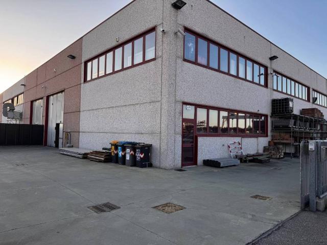 Locale Commerciale in vendita a Unione dei comuni Valle del Savio, Cesenà
