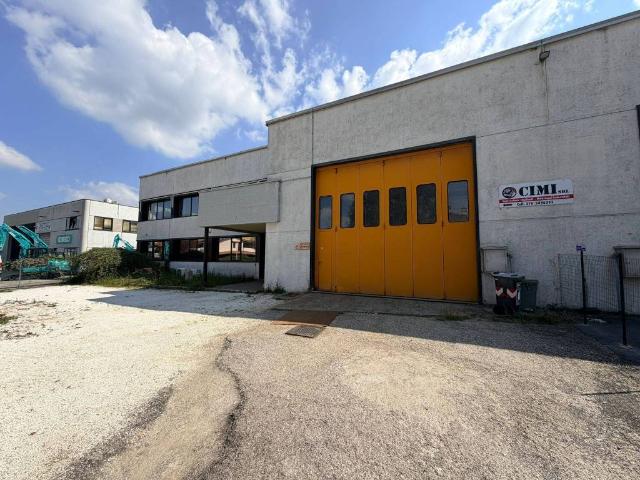 Locale Commerciale in vendita a Unione dei comuni Valle del Savio, Cesenà