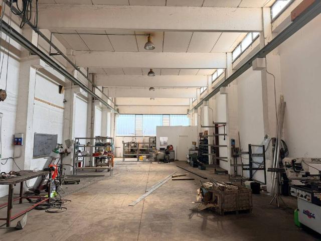 Locale Commerciale in vendita a Unione dei comuni Valle del Savio, Cesenà