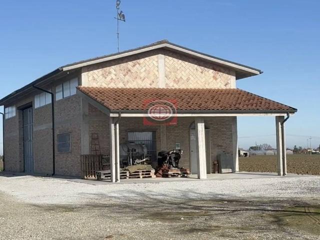 Locale Commerciale in vendita a Unione dei comuni Valle del Savio, Cesenà
