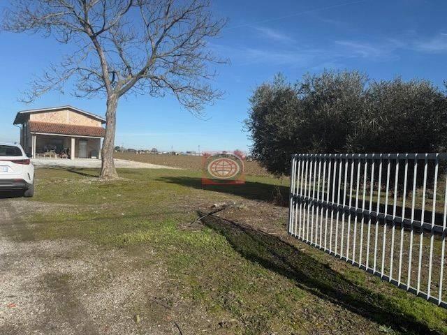 Locale Commerciale in vendita a Unione dei comuni Valle del Savio, Cesenà