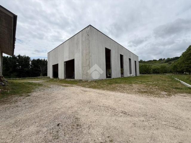 Locale Commerciale in vendita a Unione dei comuni Valle del Savio, Cesenà