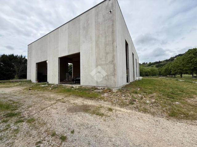 Locale Commerciale in vendita a Unione dei comuni Valle del Savio, Cesenà