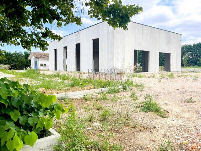 Locale Commerciale in vendita a Unione dei comuni Valle del Savio, Cesenà