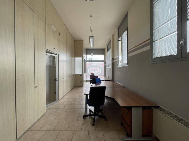 Locale Commerciale in vendita a Unione dei comuni Valle del Savio, Cesenà