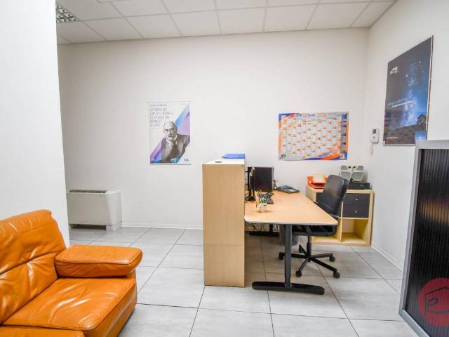 Locale Commerciale in vendita a Unione dei comuni Valle del Savio, Cesenà