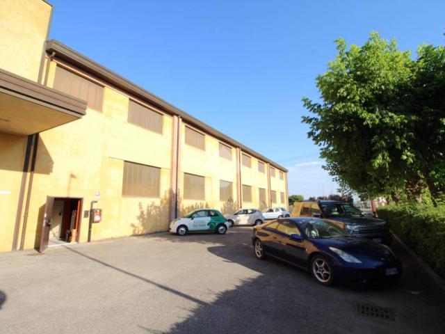 Locale Commerciale in vendita a Unione dei comuni Valle del Savio, Cesenà