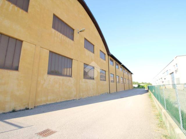 Locale Commerciale in vendita a Unione dei comuni Valle del Savio, Cesenà