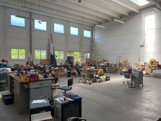 Locale Commerciale in vendita a Unione dei comuni Valle del Savio, Cesenà
