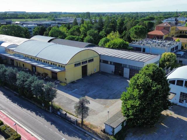 Locale Commerciale in vendita a Unione dei comuni Valle del Savio, Cesenà