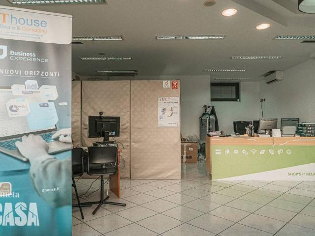 Locale Commerciale in vendita a Unione dei comuni Valle del Savio, Cesenà