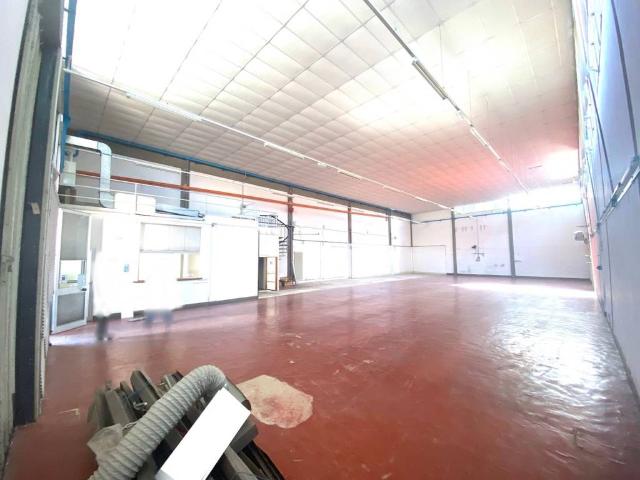 Locale Commerciale in vendita a Unione dei comuni Valle del Savio, Cesenà