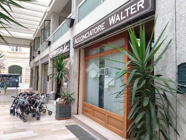 Locale Commerciale in vendita a Unione dei comuni Valle del Savio, Cesenà