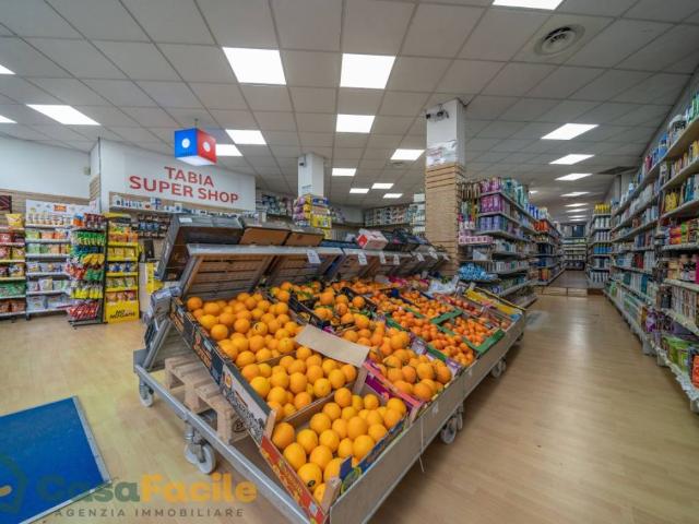 Locale Commerciale in vendita a Unione dei comuni Valle del Savio, Cesenà