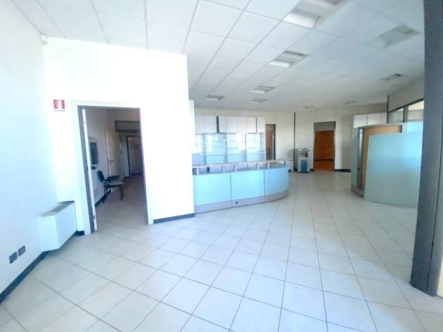 Locale Commerciale in vendita a Unione dei comuni Valle del Savio, Cesenà