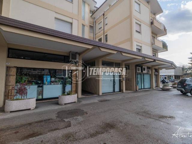 Locale Commerciale in vendita a Unione dei comuni Valle del Savio, Cesenà