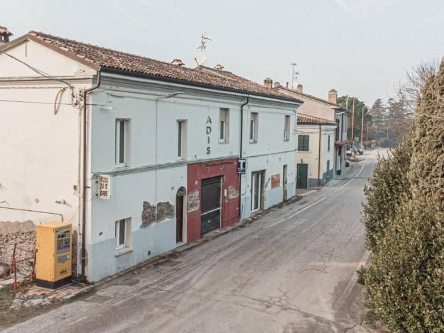 Locale Commerciale in vendita a Unione dei comuni Valle del Savio, Cesenà