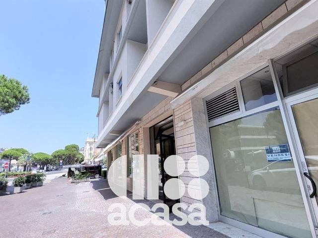 Locale Commerciale in vendita a Cesenatico, Reggio Emilia