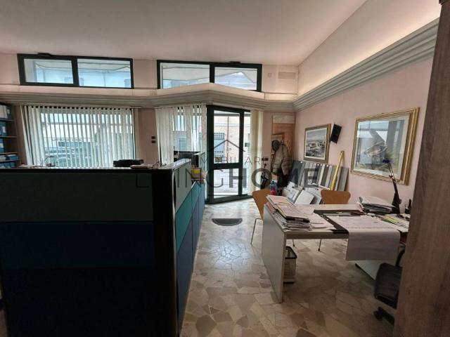 Locale Commerciale in vendita a Cesenatico, Forlì-Cesena